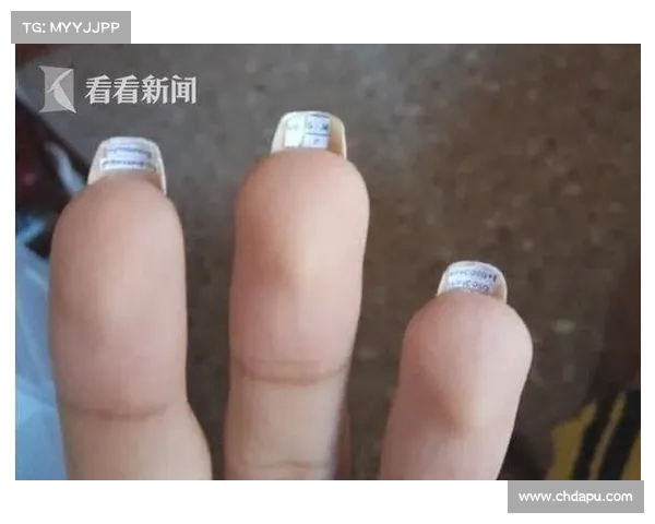 汉普顿揭秘西班牙门将小抄事件 机智反应将其水瓶中的小纸条扔掉 汉普顿揭秘西班牙门将小抄事件 机智反应将其水瓶中的小纸条扔掉